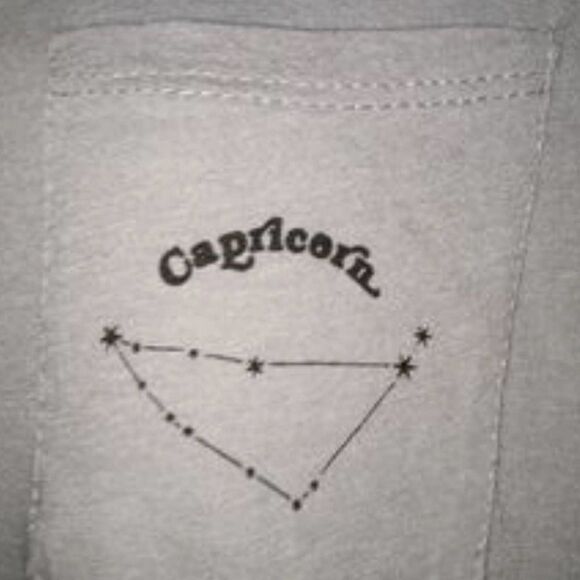 Michelle By Comune Zodiac T-Shirt Capricorn Astrology Sign Short Tee Medium Grey - Picture 2 of 11
